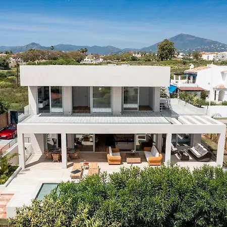 Villa Adelfa - Beachside Modern In
