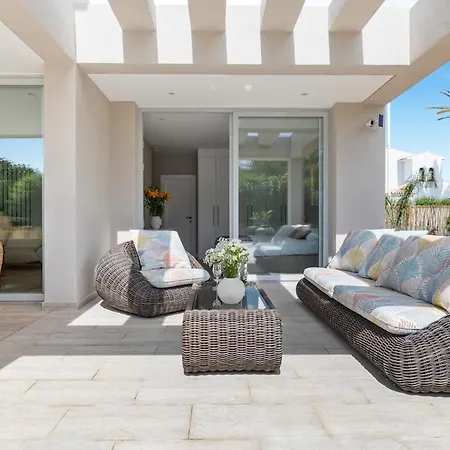 Villa Adelfa - Beachside Modern In