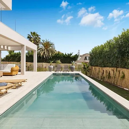 Villa Adelfa - Beachside Modern In *