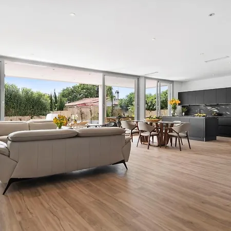 Adelfa - Beachside Modern In