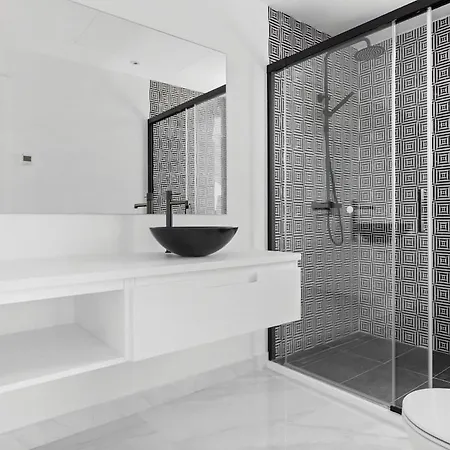 Adelfa - Beachside Modern In Villa *