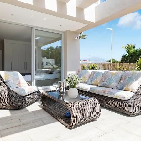 Adelfa - Beachside Modern In *