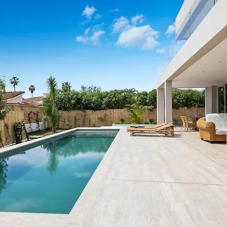 Villa Adelfa - Beachside Modern In *