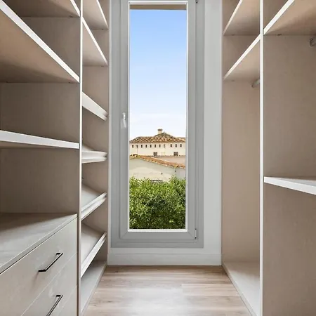 Adelfa - Beachside Modern In *