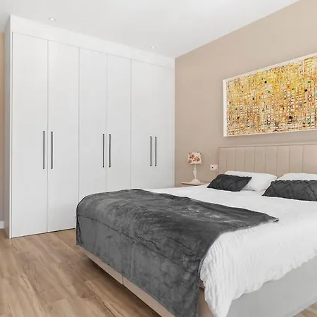 Vila Adelfa - Beachside Modern In