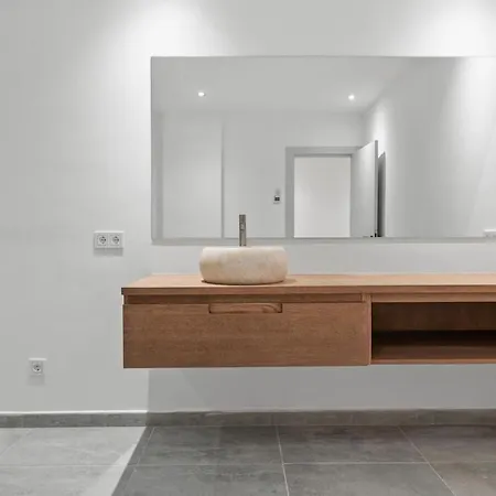 Adelfa - Beachside Modern In Vila Marbella