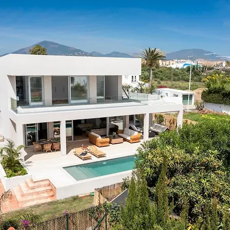 Adelfa - Beachside Modern In Villa *