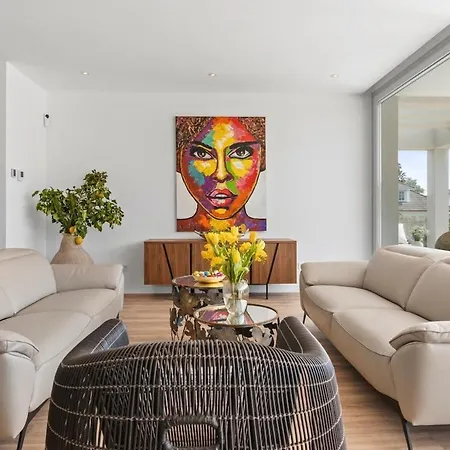 Adelfa - Beachside Modern In Villa Marbella