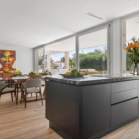 Adelfa - Beachside Modern In