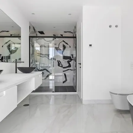 Vila Adelfa - Beachside Modern In