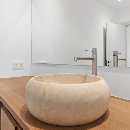 Adelfa - Beachside Modern In Villa