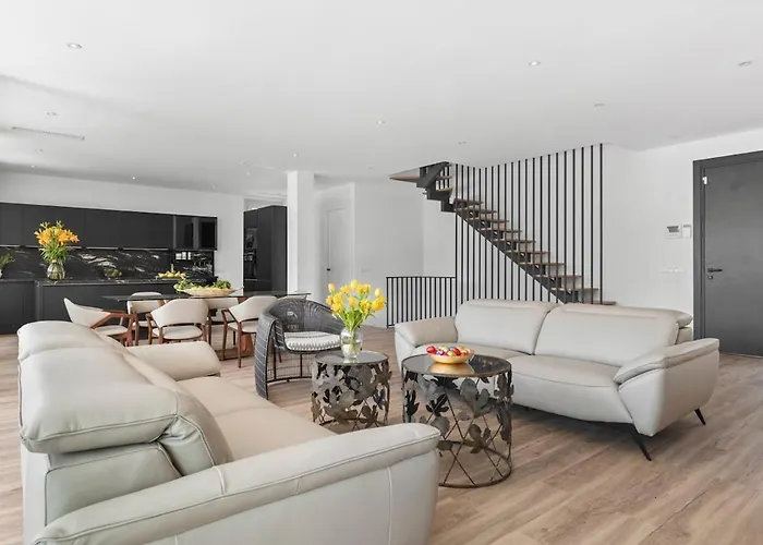 Adelfa - Beachside Modern In *