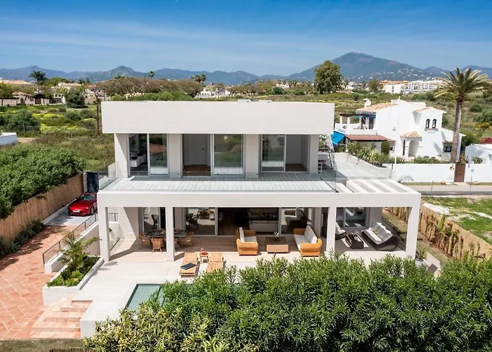 Villa Adelfa - Beachside Modern In