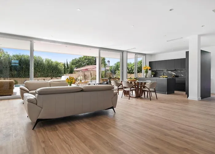 Adelfa - Beachside Modern In