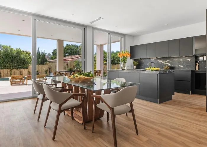 Adelfa - Beachside Modern In Marbella