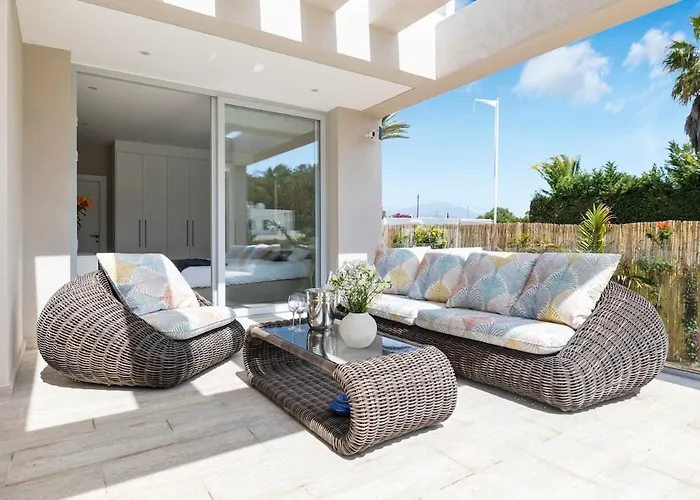 Adelfa - Beachside Modern In *