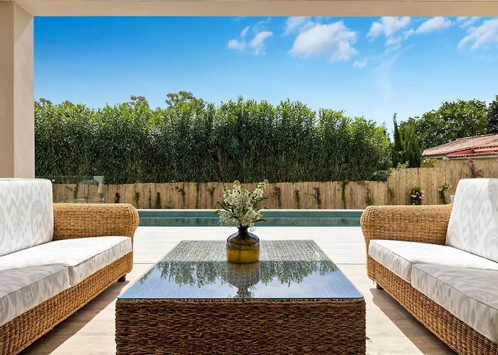 Adelfa - Beachside Modern In