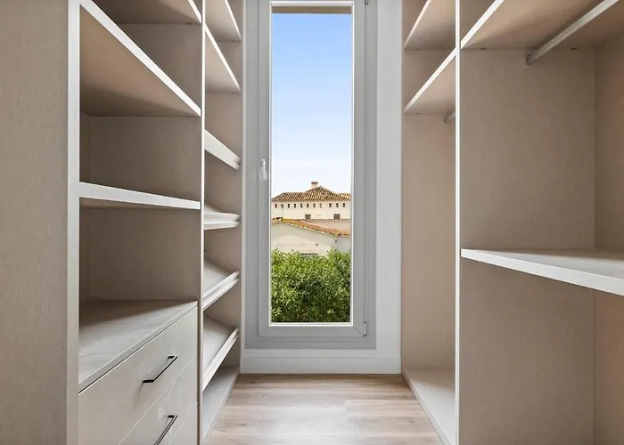 Adelfa - Beachside Modern In *