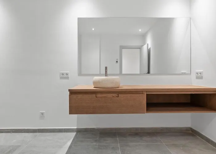 Adelfa - Beachside Modern In Villa Marbella