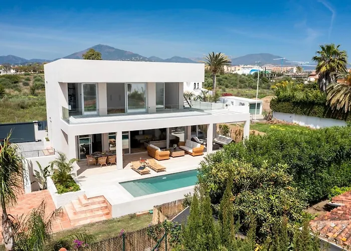 Adelfa - Beachside Modern In Villa *