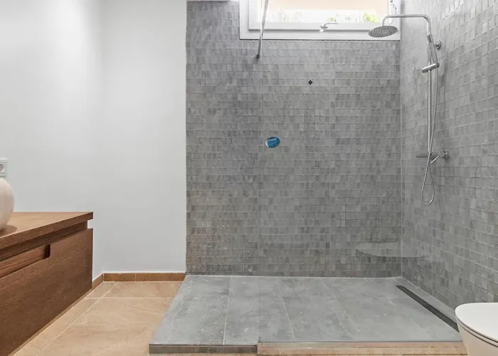 Adelfa - Beachside Modern In