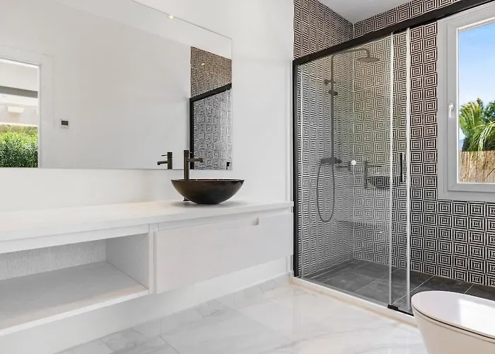 Villa Adelfa - Beachside Modern In Marbella