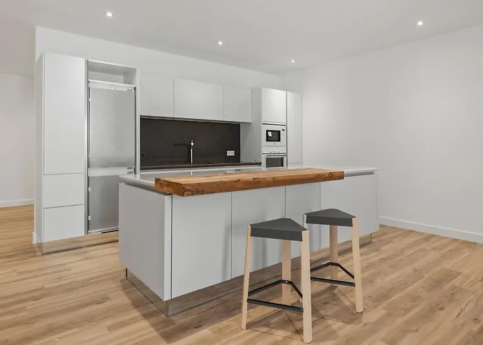 Adelfa - Beachside Modern In *