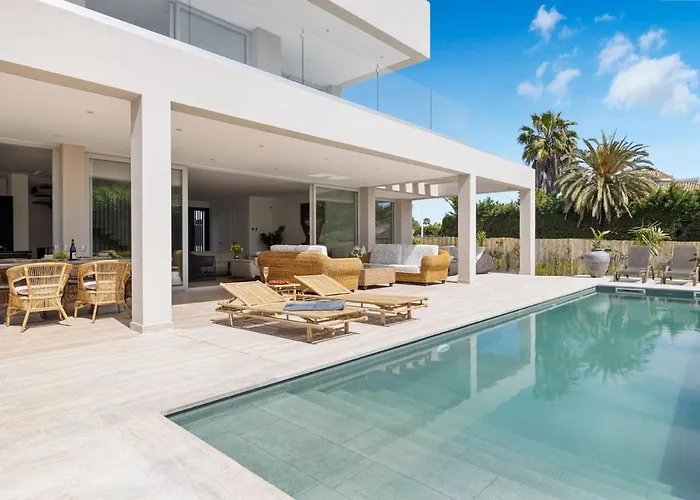 Adelfa - Beachside Modern In *