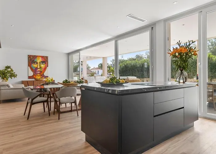 Adelfa - Beachside Modern In