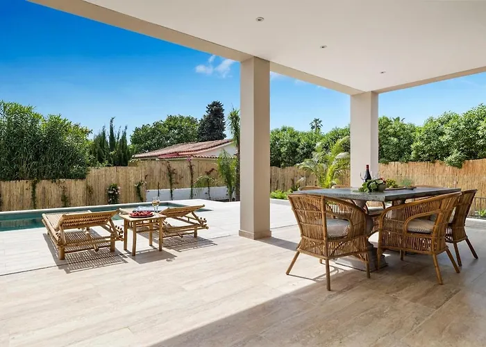Adelfa - Beachside Modern In Villa Marbella