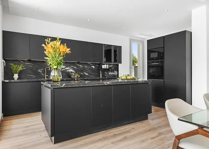 Villa Adelfa - Beachside Modern In *