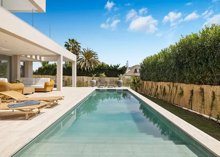 Villa Adelfa - Beachside Modern In *