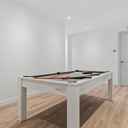 Adelfa - Beachside Modern In Marbella