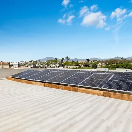 Adelfa - Beachside Modern In Villa