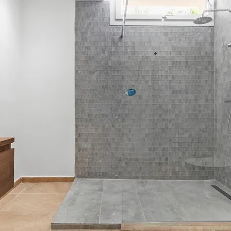 Adelfa - Beachside Modern In