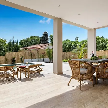 Adelfa - Beachside Modern In Villa Marbella