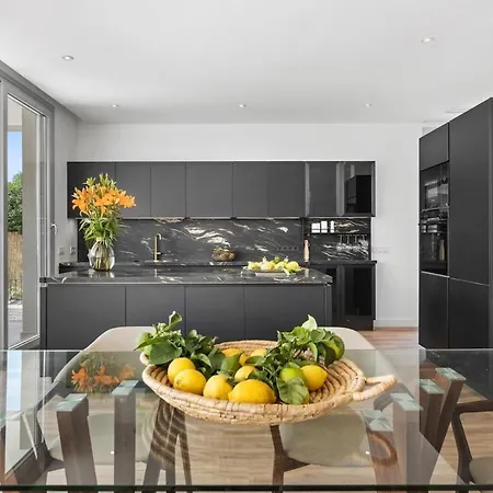 Adelfa - Beachside Modern In Marbella